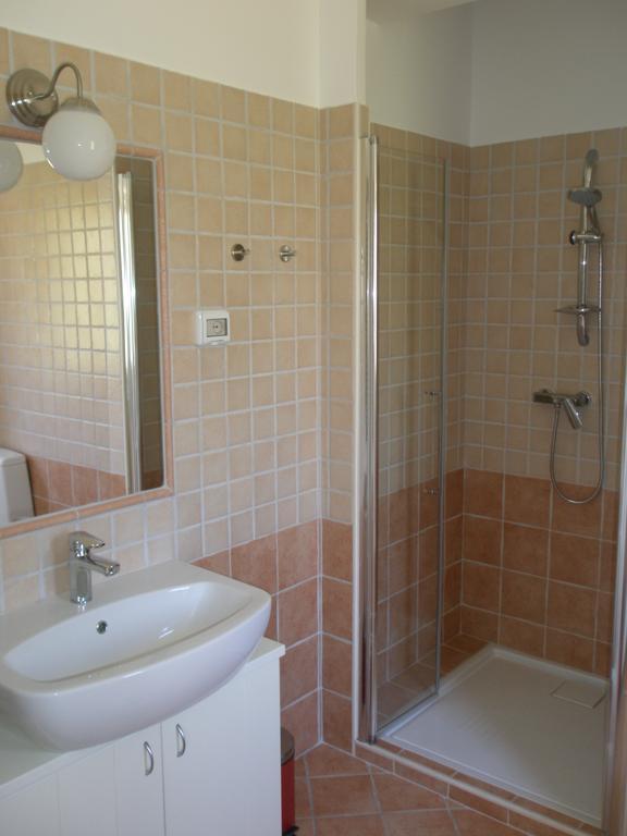 Apartments Athos Rabac Quarto foto